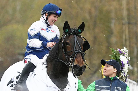 Nelly-Janiika Korpikoski nappionnistui Luxorious Lordin kanssa myös Finlandia-päivänä Vermossa.