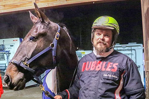 Jukka-Pekka Hukkanen matkaa kahden hevosen kanssa Teivoon, mutta kuvan Spill The Beans jäi kotitalliin.