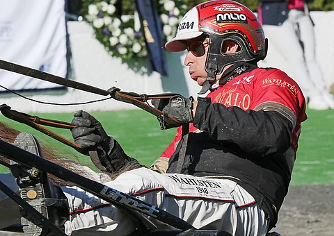 Tapio Perttunen ohjastaa Confindence Mania.