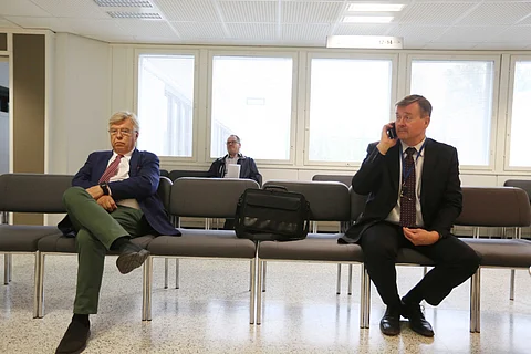 Asianajaja Matti Nurmela ja toimitusjohtaja Vesa Mäkinen, Hippoksen edustajat Espoon käräjäoikeudessa.