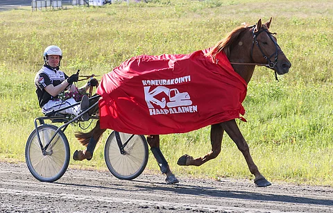 Heikki Mikkonen esitteli Lieksan yleisölle lahjakkuuden nimeltä Tiiseli. Alkulaukkansa paikanneesta oriista tullaan varmasti kuulemaan vielä isommilla areenoilla.