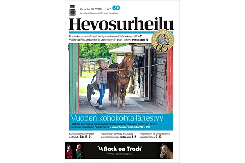 Ritva Raivion silmän alla treenilenkkiä odottaa Tähen Toivomus. Kannen kuva: Anna Karhila.