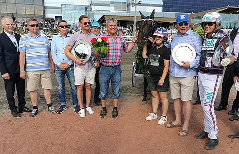Makethemarkia juhlittiin lähdön jälkeen.