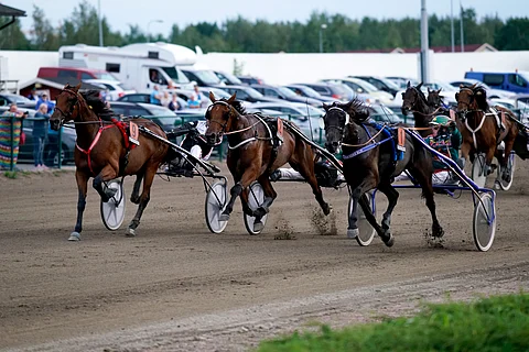 Maalisuoralla nähtiin tiukka ja tasainen kolmen huipputamman välinen voittovääntö.