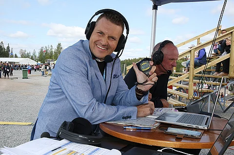 Tappi Hoikka ja Kari Lähdekorpi toimivat asiantuntijoina viikonlopun studiolähetyksissä - tällä kertaa tosin sisätiloissa.