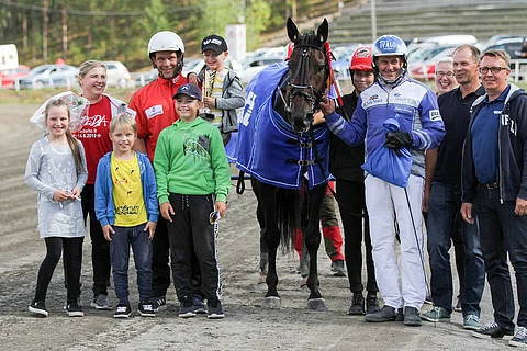 Lindy Poppin on Hevosurheilun ideavarma.