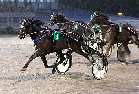 Jukka Torvisen ajama Spirit Squad voitti perjantain avauskohteen yllättäjänä.