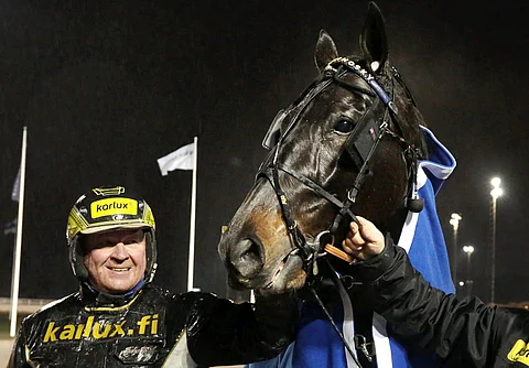 Juha Utalan suojatti Lightningsky vakuutti kirissään, joka vei sen voittajakuviin.