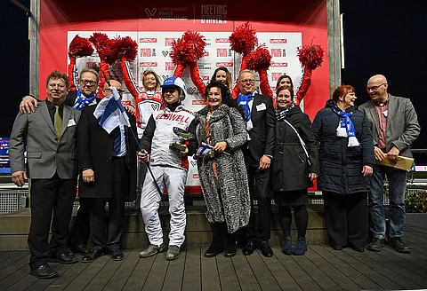 H.V. Tuurin voitonjuhlien keskipisteenä oli ohjastaja Iikka Nurmonen. Kuva: Gerard Forni.