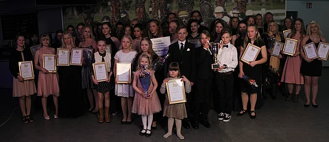 Ponigaalassa palkittiin menestyneitä poneja, poniohjastajia, nuorisotoimijoita ja nuorisoponeja sekä ensimmäistä kertaa myös raviponikasvattajia.