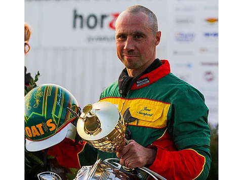 Jani Suonperä ajoi Cankus Xportia amatööriohjastajien SM-osalähdössä.