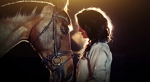 Olga Temonen näyttelee pääosaa Tuukka Temosen ohjaamassa Aika jonka sain -elokuvassa, joka näytetään tänään Turun Metsämäessä.