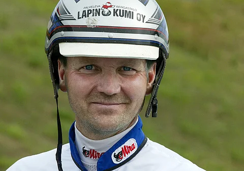 Kari Alapekkalan voittomäärä on 999.