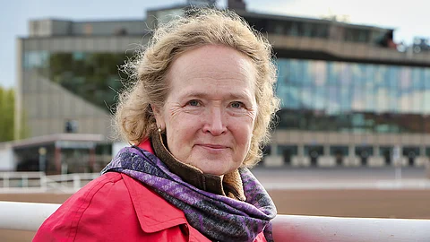 Kansliapäällikkö Jaana Husu-Kallio iloitsee EU-komission päätöksestä.