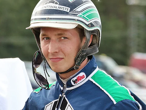 Jonny Länsimäki on Fayette Sisun ohjissa.