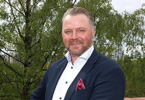 Sami Kauhanen hyppää Veikkauksesta Hippokseen. Kuva: Jarno Unkuri.