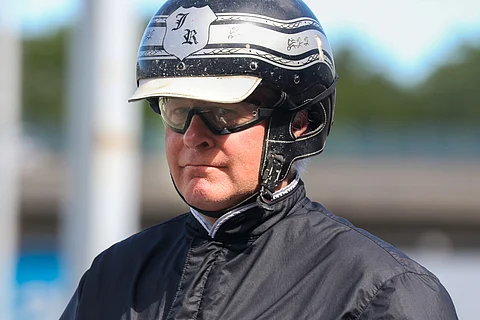 Jerry Riordan on Far Wise Asin valmentaja