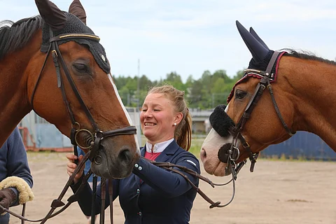 Julie vd Verbindingshoeve vasemmalla. Hamont oli luokassa, muttei startannut kakkoskierrokselle.