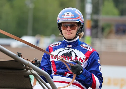 Olli Koivunen ohjasti Metsämäen perjantairaveissa neljä voittoa.