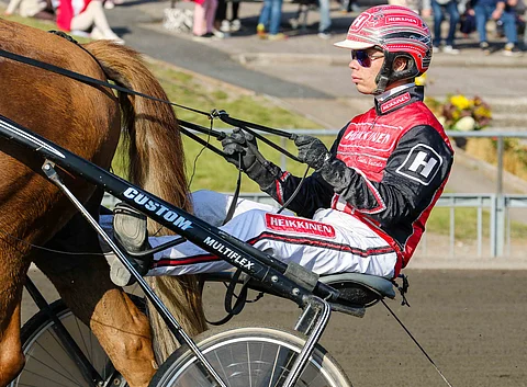 Santtu Raitala ohjasti kumpaakin Anu Paavolan valmennettavaa.