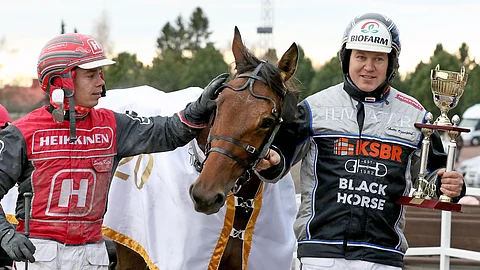 Santtu Raitala ohjasti lähes kaikki MAS Champin startit. Kaikki starttinsa ruuna juoksi Antti Ojanperän käsistä.
