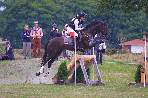 Hedda Wickström ja Pin Rock´s Fade to Black tekevät varmaa työtä kansainvälisestikin.