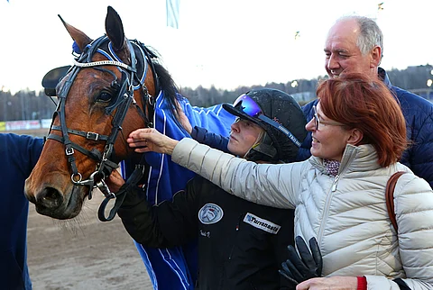Jugador on rakas hevonen osaomistajilleen Raija ja Jarmo Ahlbomille. Arkistokuva: Pekka Salonen.