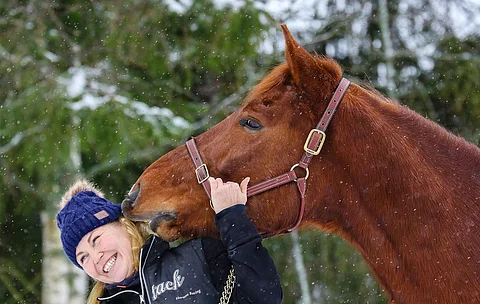 Mari Koikkalaisen ja Sorretun Voiman yhteistyö poiki kaudella 2020 huimat 15 voittoa.