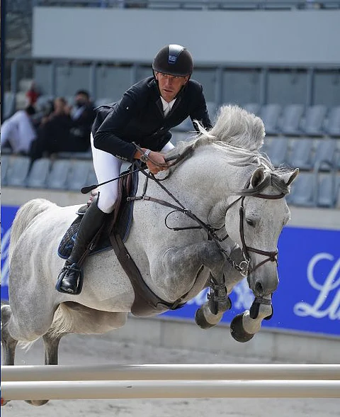 Ranskalainen olympiaratsastaja Kevin Staut ja Celantus.