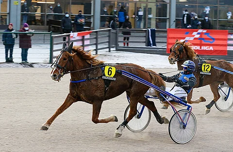 Liinan Liekki (kuvassa Juha Kurhelan ajamana) on ideavihjeen varma.
