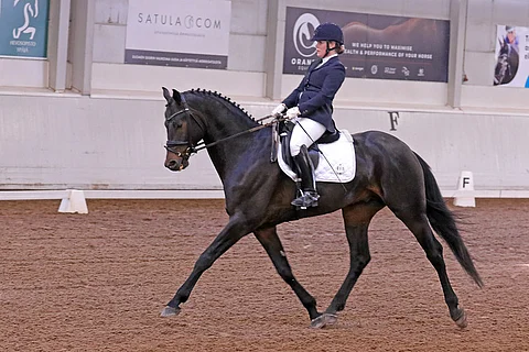 Nora Nikander esitti Manificon.