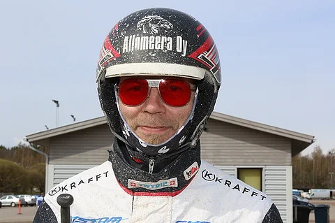 Mika Forss nähdään Milliondollarrhymen kärryillä. Kuva: Jarno Unkuri