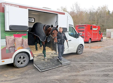 Petri Tarrimaa ja Zarenne Fas saapuivat jälleen Vermoon, jossa juhlivat viime vuonna Finlandia-ajon voittoa.