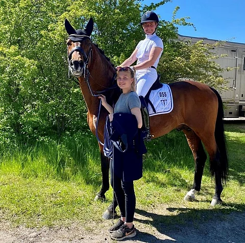 Aqua Marin, Mikaela Fabricius-Bjerre ja Nea Rantanen palkintojenjaon jälkeen. Tanskassa oli täysi helleviikonloppu.