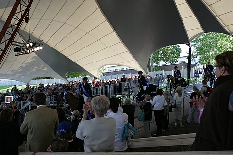 Haminassa on nähty hevosia ennenkin. Suomen joukkue voitti vuonna 2005 Nations Cupin osakilpailun Hamina Bastionissa.