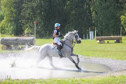 Veera Peltokangas ja Candy Girl saivat hyvän tuloksen Puolan neljästä tähdestä.