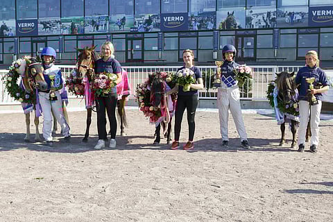 Poniravikuninkaalliset 2021 yhteiskuvassa. Vasemmalta Armani, H.G. Loreen, Jumi ja Thorvald. Kuva: Satu Pitkänen