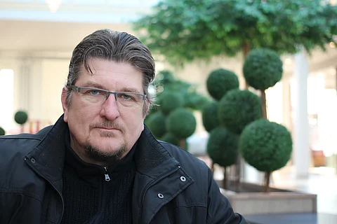 Pekka Lillbacka matkaa keskiviikkona Östersundiin jännittämään suomalaisittain historiallista kylmäveriderbyä. "Tie on tuttu, siittolaan Östersundiin vietiin aikanaan Woltin emä astutettavaksi."