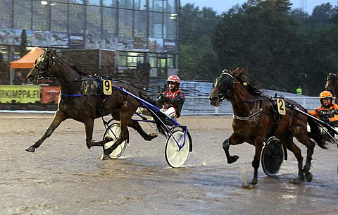 It's Raining Men ehti riuskalla loppuvedollaan karsintavoittajaksi ennen sisäpuolen Quite A Loveria.