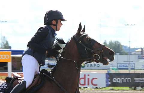 Täältä tullaan, Power Park. Jone Illi ja Dolanda.