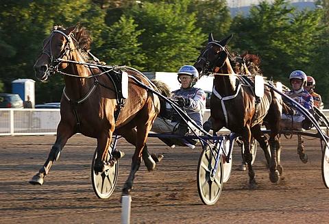 Magical Princess leikitteli kärkipaikalta Derby-kenraalin parhaaksi.
