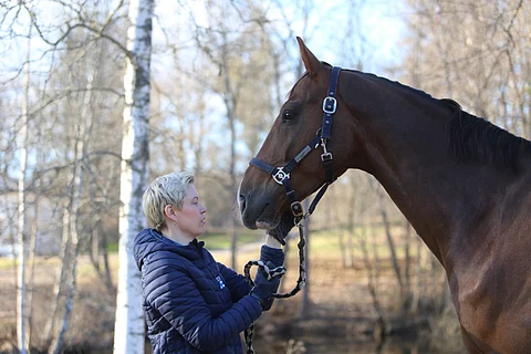 Pararatsukko Jonna Aaltonen ja Laxton For U ovat Euroopan mestaruuksissa. 