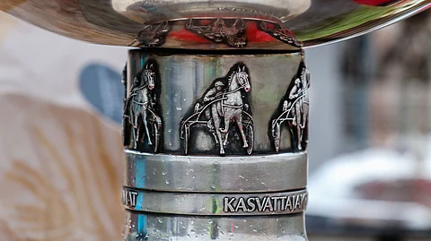 Kasvattajakruunu palkintopokaali