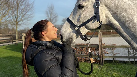 Haaveena olivat hevoshommat, mieluiten Hollannissa.  Kimohevonen on aiempia hoidettavia, Jamie nimeltään. 