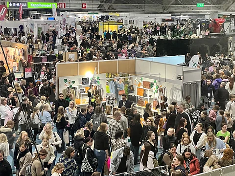 Tampereen messuilla on totuttu täysiin käytäviin.  Viime lauantain hulinaa. 