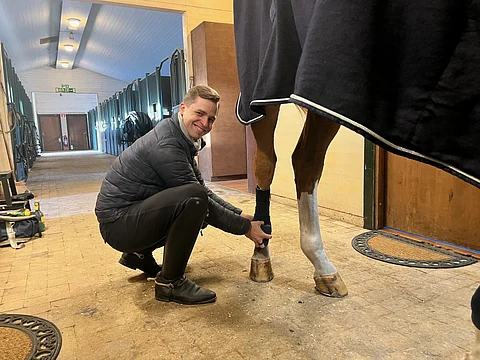 Tee mahdollisimman paljon asioita  ja vietä aikaasi hevosen kanssa,  äläkä jää ongelmien kanssa yksin, Antti Lehtilä opastaa. 