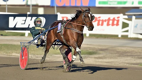 Claire di Quattron ennätykseksi jäi 12,0aly.