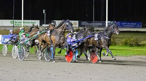 Feels Fine By Me voitti Jokimaa Tekee Tähtiä -karsinnan 14,2-tuloksella ennen Supreme Tarantellaa. Finaaliin Harri Koivusen valmennettava starttaa radalta yksi.