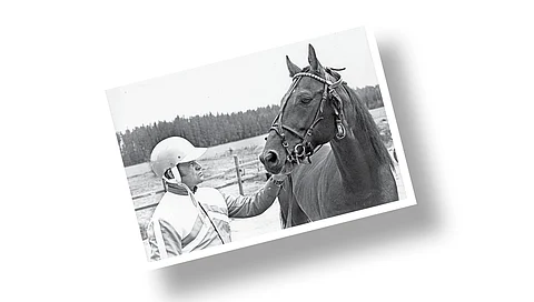 Kuva-arvoitus – tunnistatko kuvan hevosen ja ihmisen?