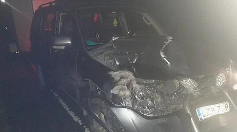 Markus Porokan auton oikea etukulma vaurioitui rajussa rysäyksessä.